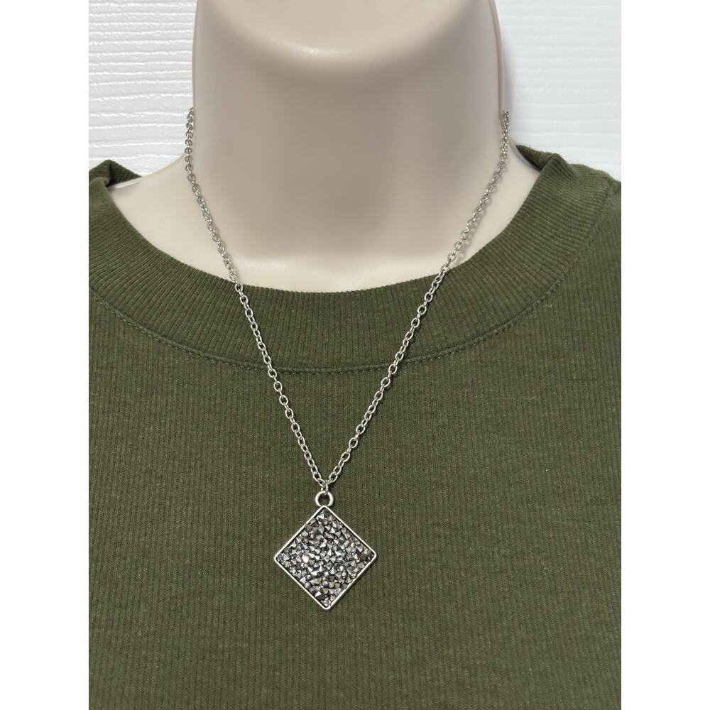 Paparazzi Kickin Up Stardust Pendant Glam Necklace Silver Tone Chain Event NYE